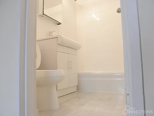 Rented by City Connections Realty | media 9