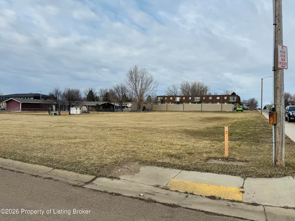 24th St W, Dickinson, ND 58601