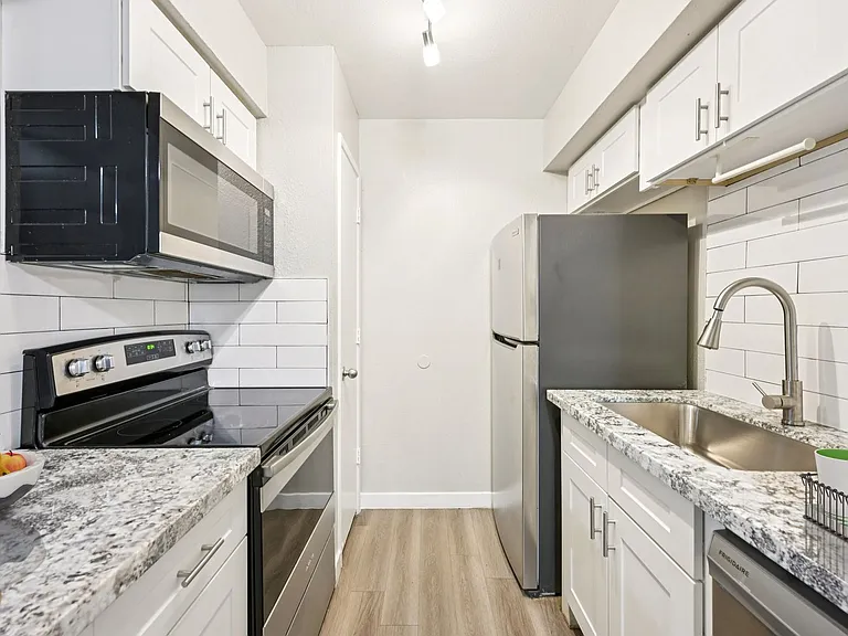Jade Ridge Apartments — Photo 64