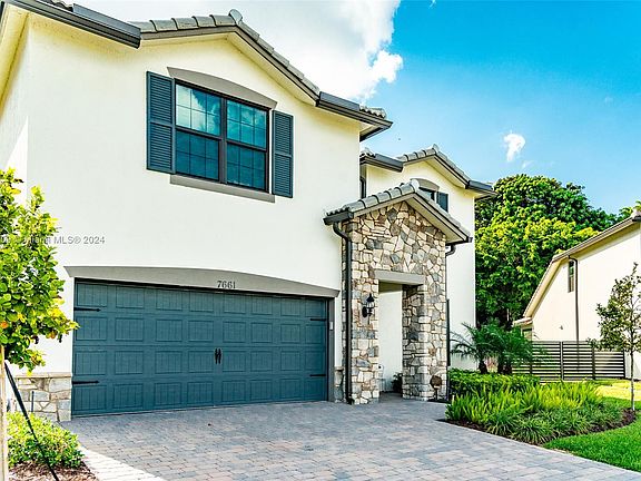 2nd image of 7661 NW 84th Ln