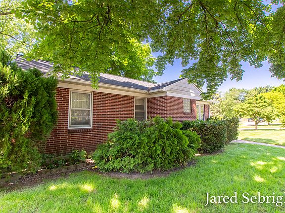 3rd image of 749 Covell Ave NW
