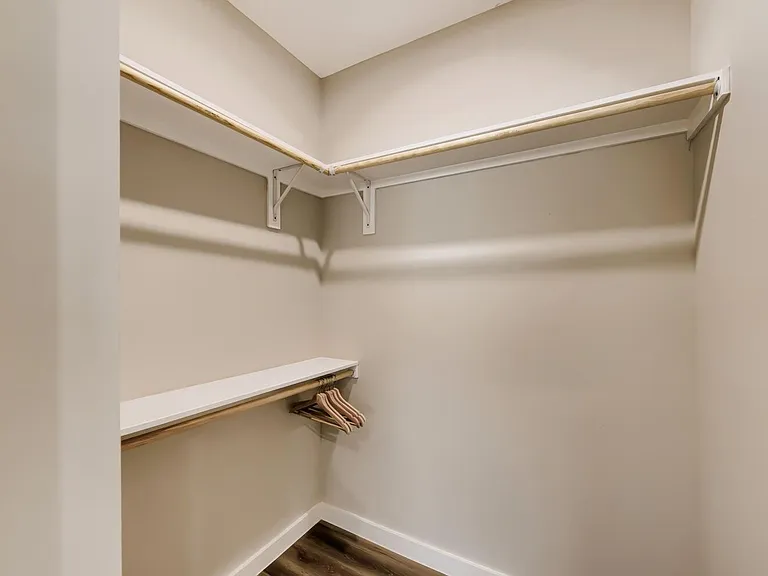 8815 Sharpview Dr — Photo 21