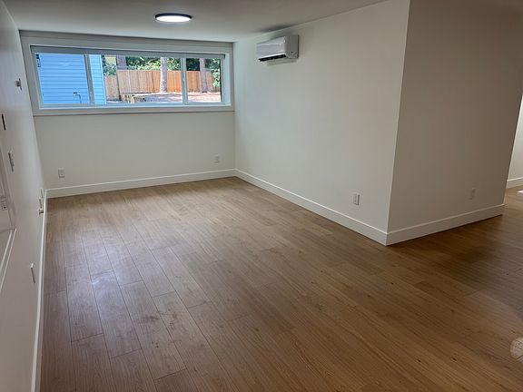4th image of 6477 Summit Cres #B