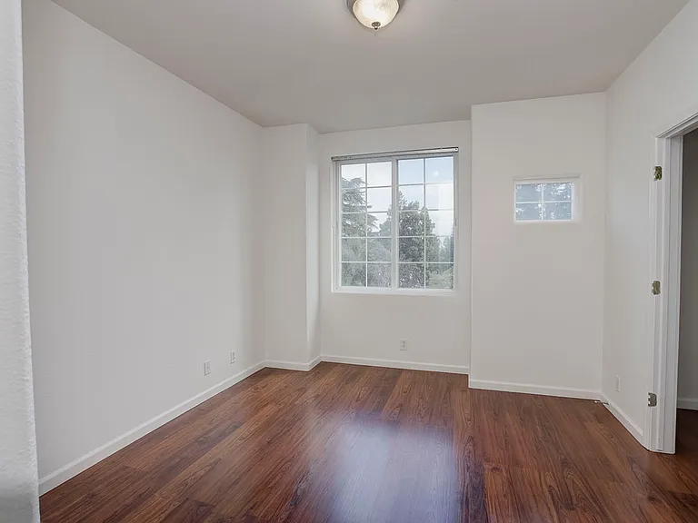725 Northrup St — Photo 9