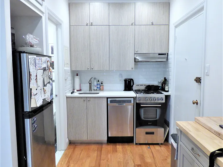 316 E 19th St #3F — Photo 3