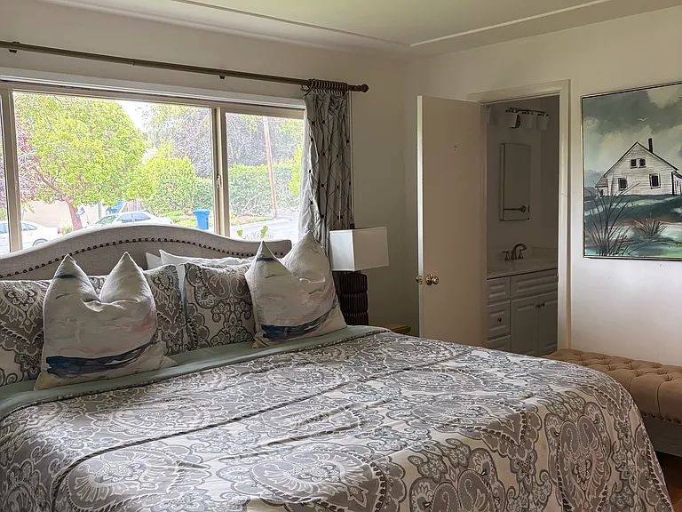 Primary Bedroom (K)