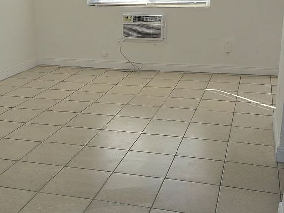 3rd image of 955 Marseille Dr APT 3