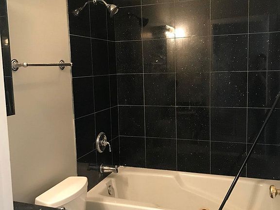 2nd image of 6345 N Washtenaw Ave APT 1E