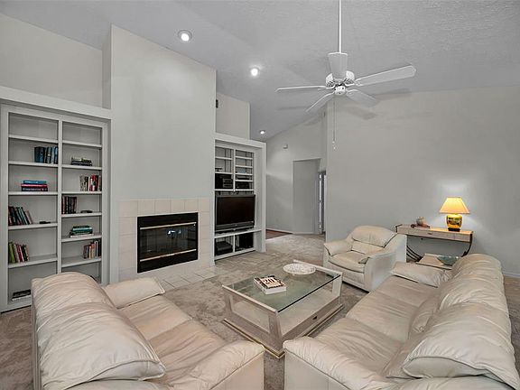 2nd image of 900 Lucas Ln