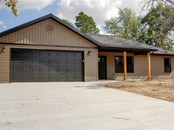 153 Crescent Dr, Lebanon, MO 65536