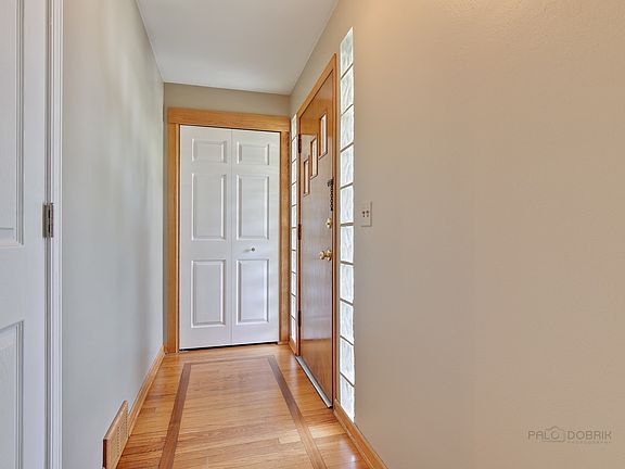 Designated entry hall with 2 closets!