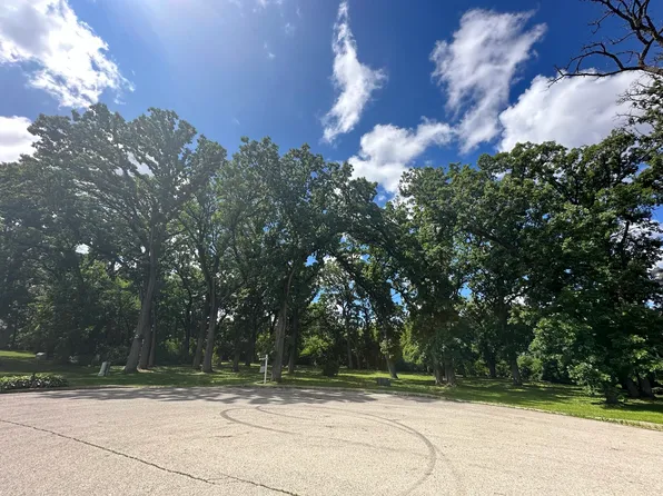 12390 Oakcrest Dr, Huntley, IL 60142