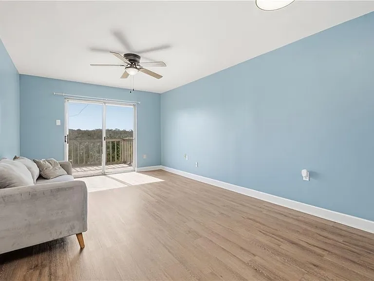 337 Riverbend Dr — Photo 6