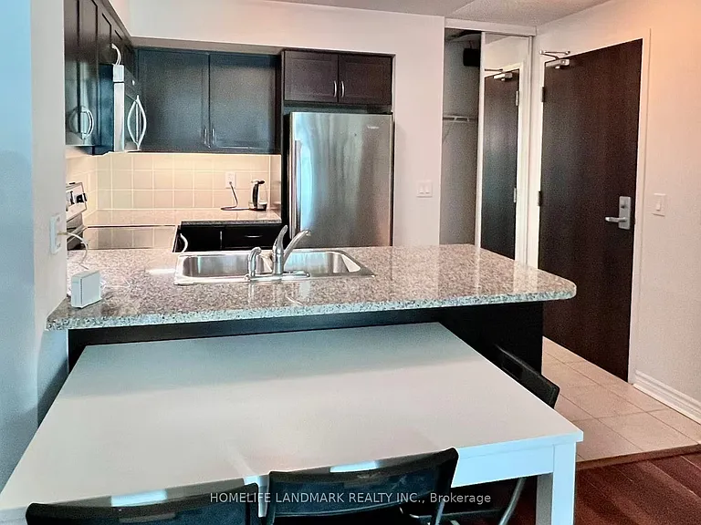19 Grand Trunk Cres #2107 — Photo 2