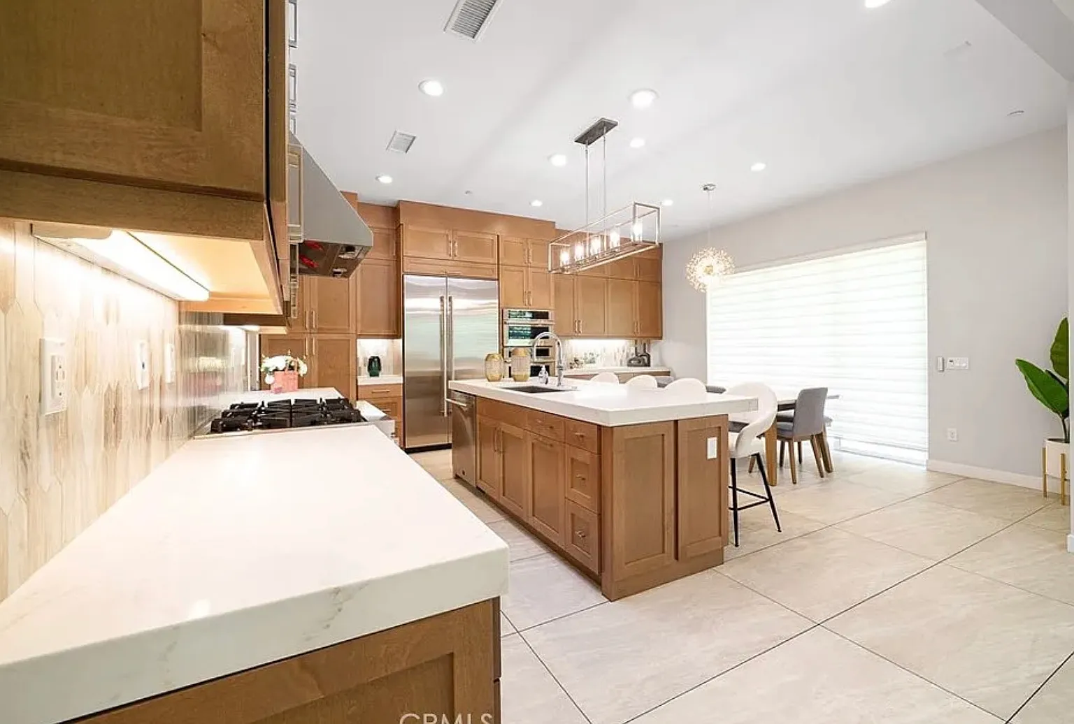 5 bed, 3296 sqft, $7,800 — Photo 4
