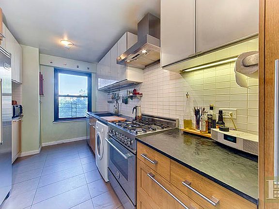 4th image of 210 Broadway #J705