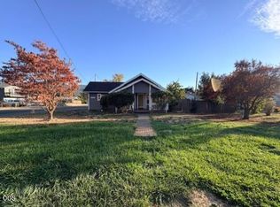1231 NE A St, Grants Pass, OR 97526
