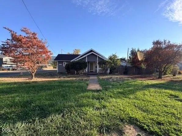 1231 NE A St, Grants Pass, OR 97526