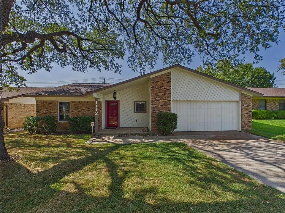 1112 Fox River Ln