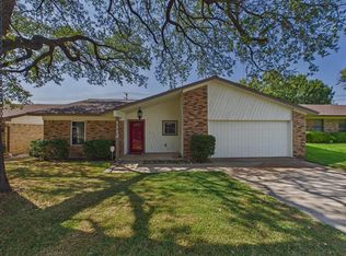 1112 Fox River Ln, Fort Worth, TX 76120