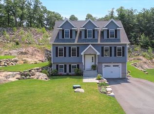 5 Russo Dr, Woburn, MA 01801