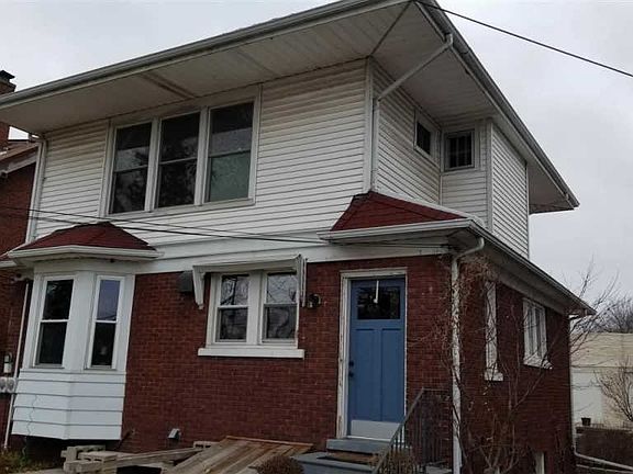 3rd image of 260 N Gratiot Ave