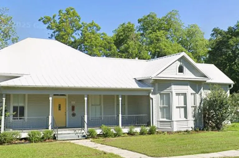 903 E Washington Ave — Photo 1