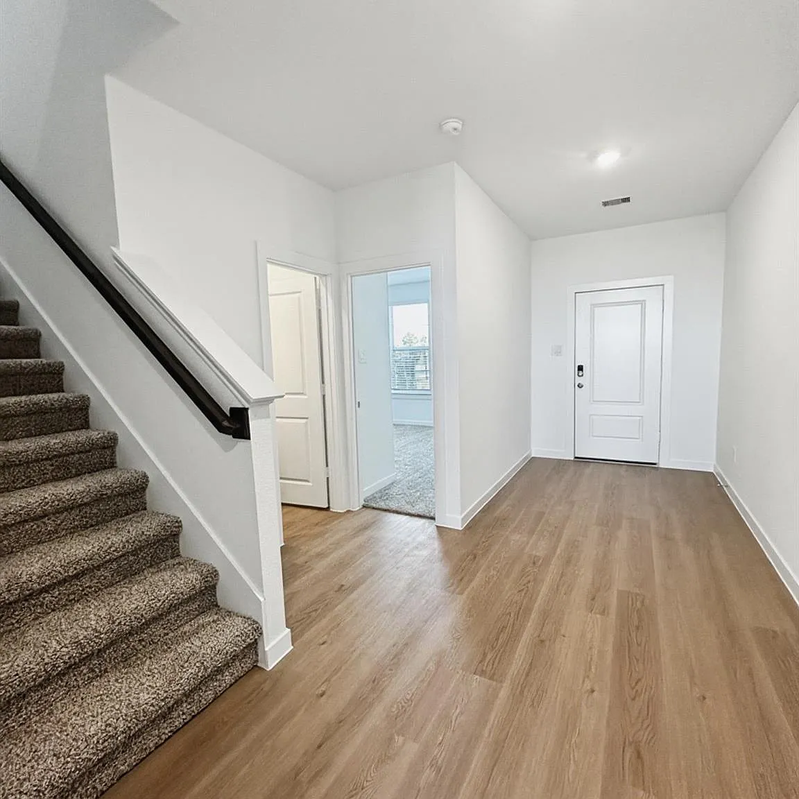 4 bed, 3.0 bath, 2645 sqft, $3,025 — Photo 4