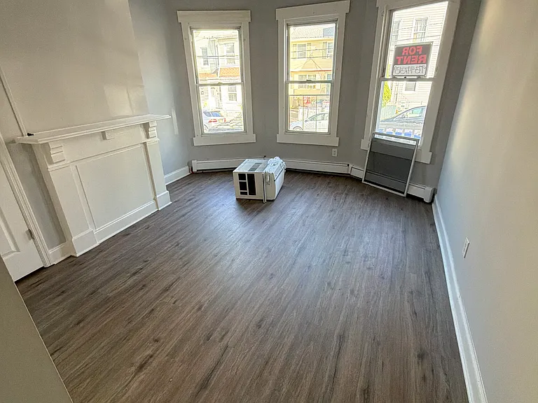 247 N 4th St #1 — Photo 7