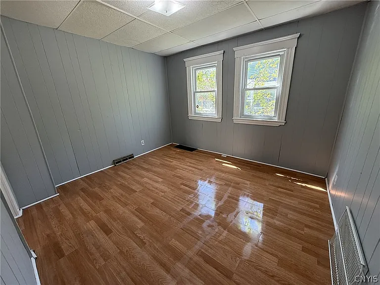 154 Seeley Ave — Photo 5