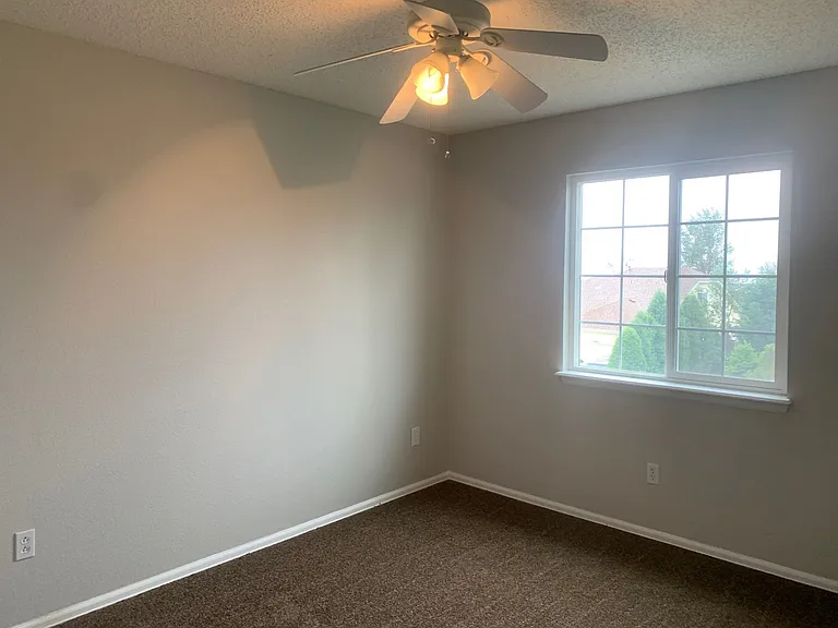 4899 Saddle Ridge Dr — Photo 10