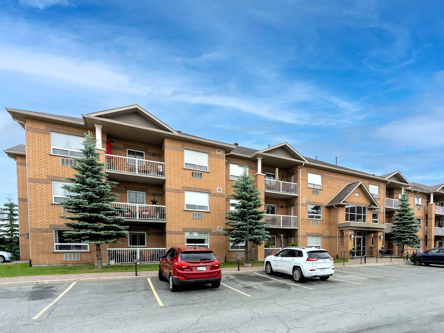 Notre Dame Apartments — Photo 2