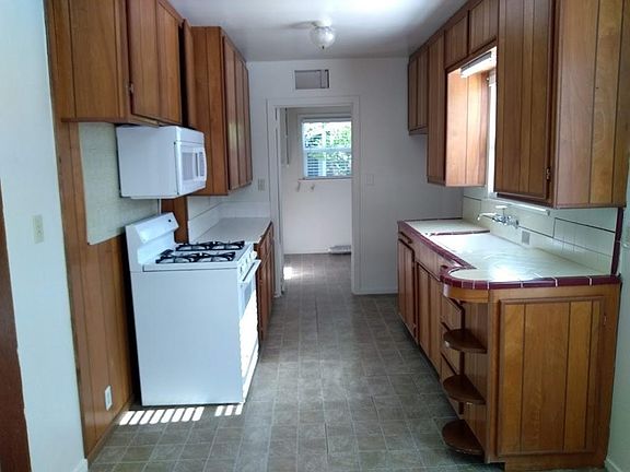 4th image of 3153 Clay St