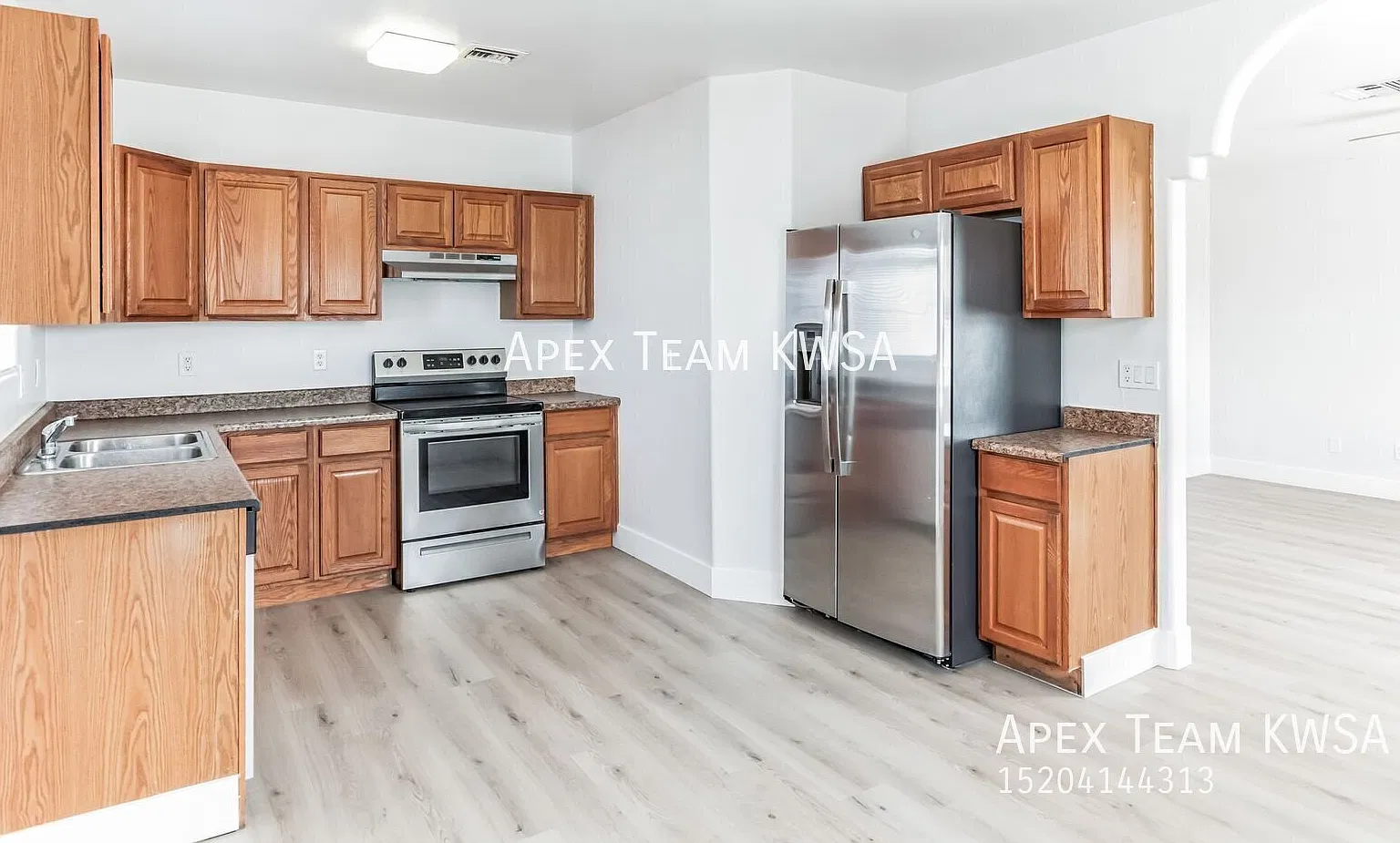 $1495- Lovely 3 Bed /2 Bath Upgraded Duplex near Silverbell Rd & Speedway Blvd with a private yard! — Photo 1