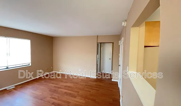 5 N Sutphin — Photo 3