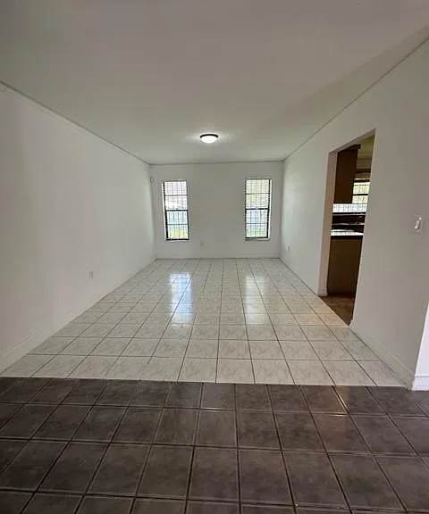 513 SW 101st Pl — Photo 5