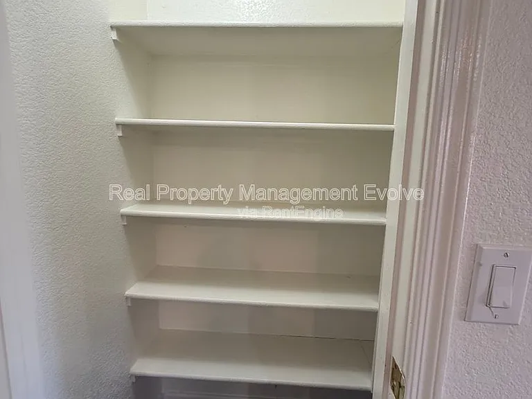4935 W Ardmore Rd — Photo 9