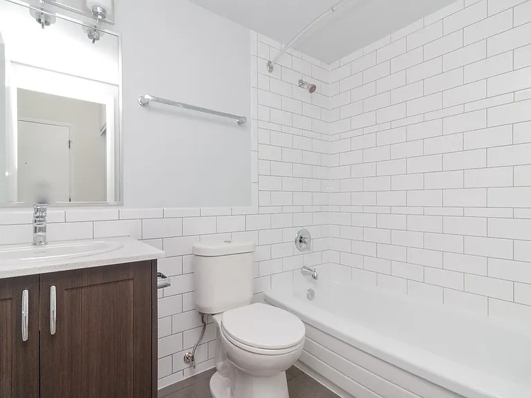 1017 Queens Ave #306 — Photo 3