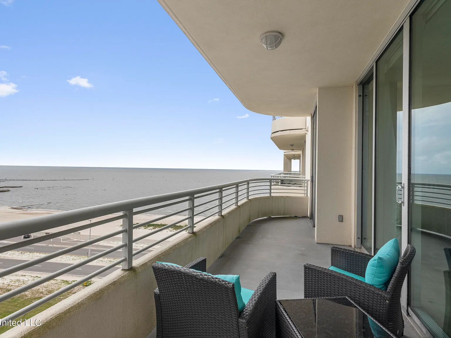 2 bed, 2.0 bath, 1302 sqft, $2,695 — Photo 3
