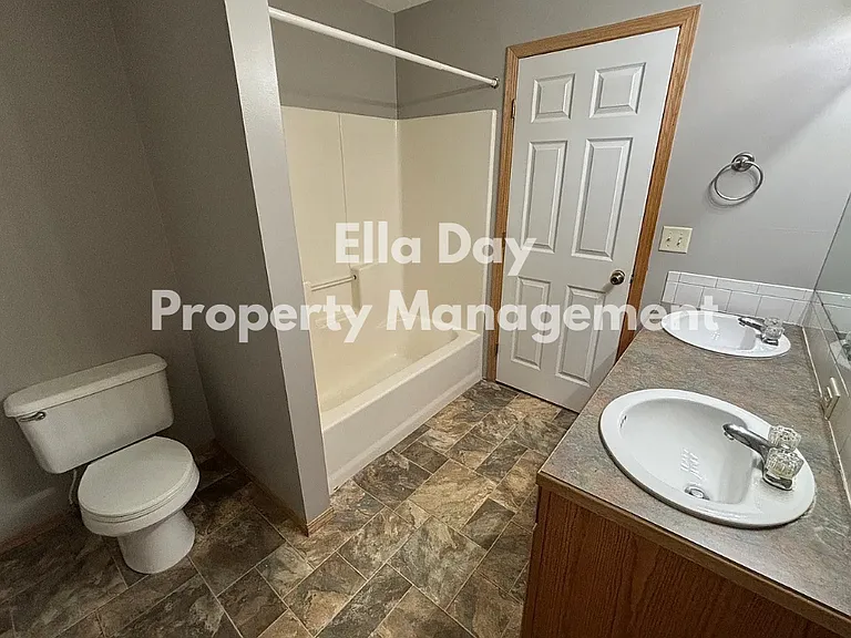 11438 E Lewis St #B — Photo 9