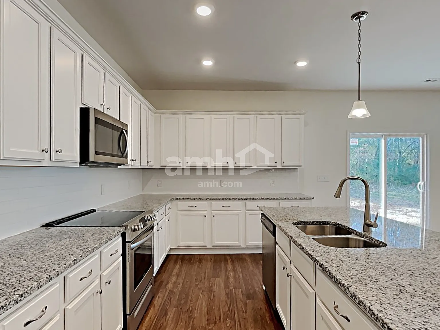 5 bed, 3.0 bath, 2596 sqft, $2,955 — Photo 3