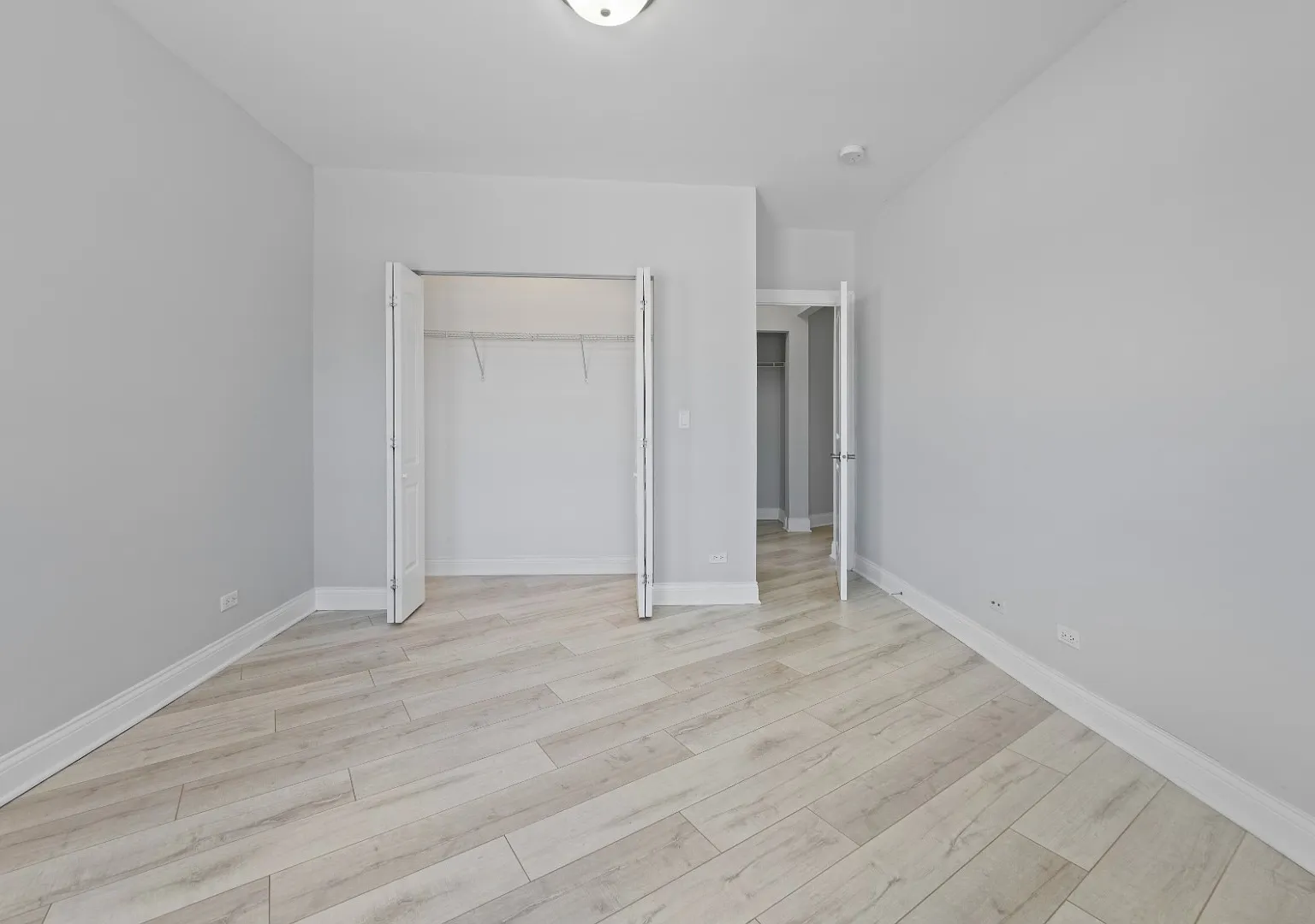 Modern 2-Bedroom in the Heart of Downtown Arlington Heights — Photo 3