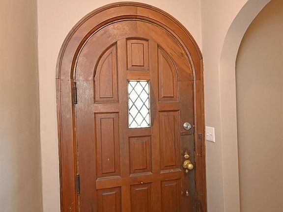 2nd image of 5755 Glengate Ln