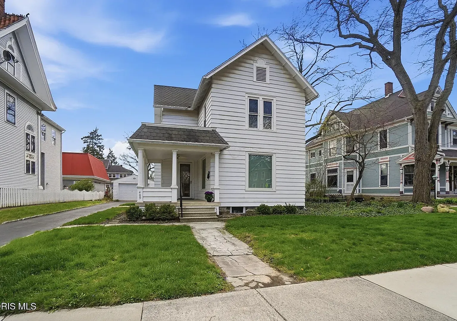 Beautiful home on West Wooster in Bowling Green — Photo 3