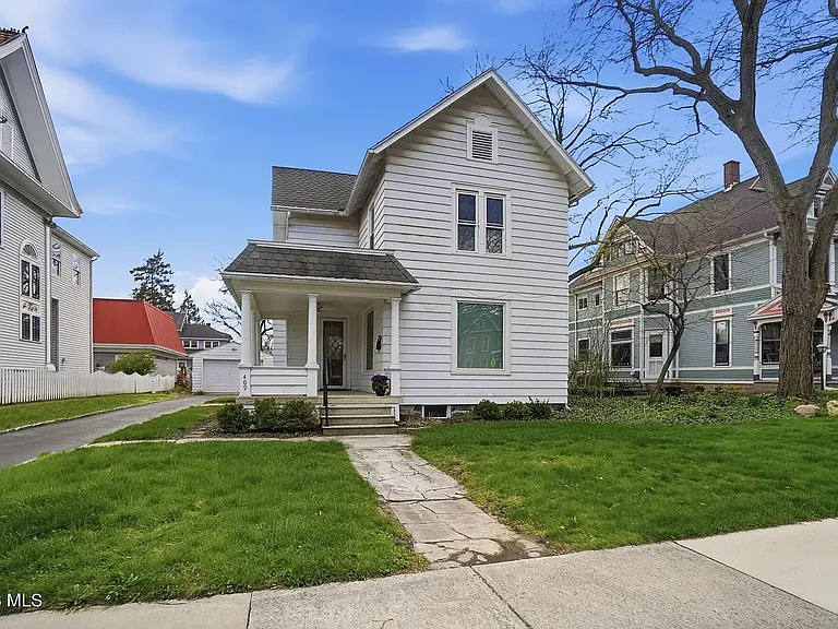 409 W Wooster St — Photo 2