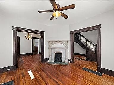 5th image of 1418 W 77th St