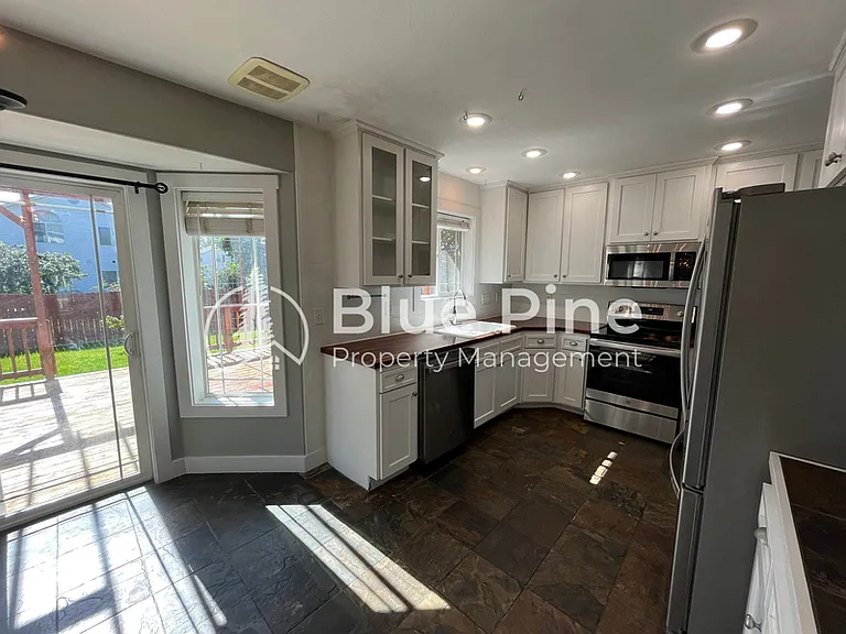 157 Leesburg Ln — Photo 6