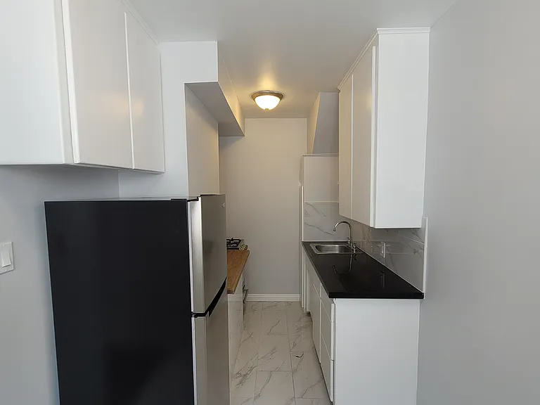 Oakhurst Apartments — Photo 40