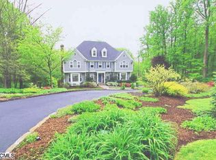 9 S Twin Pond Ln, New Canaan, CT 06840
