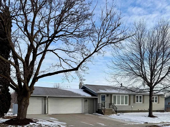 2512 Sunset Dr, Iowa Falls, IA 50126